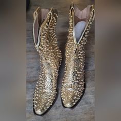 Super Cute! Gold Rhinestone And Pearls Studded Embellished Cowboy Boots. Nwot Rodeo Festival Nfr Lainey Wilson Embellished Snip Toe Party Boots, Embellished Snip Toe Boots For Party, Designer Embellished Fitted Boots, Designer Embellished Boots For Fall, Studded Cowboy Boots, Lainey Wilson, Gold Rhinestone, Pearl Studs, Cowgirl Boots