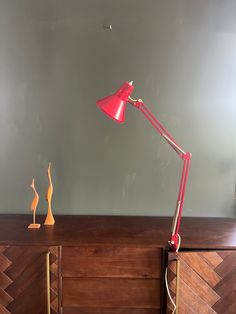 This beautiful 70s desk lamp Twist T-1 in Scandinavian design is an absolute classic of mid-century modern office, study and workshop equipment. The lamp can be easily attached to table edges and shelves using the practical clamp. The lamp requires an E27 bulb. The clamp light is in good vintage condition, which clearly shows the patina of the past years. Although the lamp is fully functional, we recommend that all vintage lamps be checked by an electrician before use. You can find more extraord 70s Desk, Mcm Desk, Clamp Light, Retro Desk Lamp, Architect Lamp, Mid Century Modern Office, Clamp Lamp, Table Clamp, Lamp Industrial