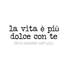 a black and white photo with the words la vita e piu dolce con te