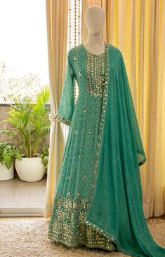 Green Pakistani Bridal Dress, Crochet Cable Knit, Nemo Costume, Lace Costume, Suits Casual, Pakistani Clothes, Gotta Work, Anita Dongre, Cute Outfits With Jeans