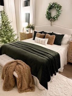 Love timeless yet simple ideas for your Christmas bedroom? These cozy and elegant decor ideas are easy to recreate, giving your space the perfect festive touch. If modern Christmas decor with a classy feel is your style, you’ll adore this curated inspiration for a beautifully decorated bedroom. Be sure to SAVE this to your Christmas decorations board for easy access later! Hunter Green Christmas Decor Living Room, Green Christmas Room Decor, Winter Master Bedding, Neutral Christmas Bedding, Bedroom Tree Christmas, Bedroom Holiday Decor, Velvet Green Christmas Decor, Guest Bedroom Christmas Decor, Green Christmas Bedroom Decor