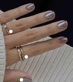 Chrome Short Square Nails, Fall Chrome Nail Designs, 2024 Gel Nail Trends, Fall Nails Pale Skin, Grey Brown Nails, Short Square Acrylic Nails Fall 2024, Really Short Gel Nails, Nails For Nurses, Clean Nails Look