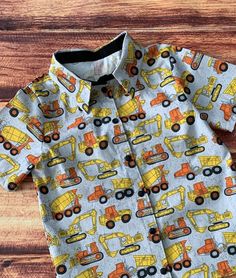 This is the perfect shirt for that construction truck loving boy!  Whether your toddler loves dump trucks or front loaders or any kind of construction vehicle! It's a perfect gift for a birthday party and for everyday, too!   Straight hem with side vents. Shirt closures are snaps for ease in dressing and the neck is a comfortable "relaxed fit".  Available in short sleeves only in woven cotton. FINISHING:  All creations from Little Giggle Shop have been handmade in a smoke-free home with a Grandm 3rd Birthday Party For Boy Construction, Toddler Construction Birthday Party, 3rd Birthday Party For Boy, Puppy Pawty, Truck Theme, Construction Trucks, Truck Shirt, Toddler Boy Gifts, Grandmothers Love