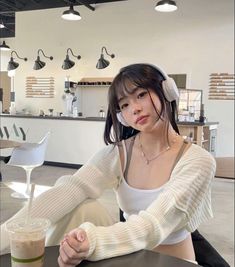 Kore Ulzzang, Mode Ulzzang, Instagram Baddie, Foto Ideas Instagram, Cute Poses, Cute Selfie Ideas, Pretty Selfies, Insta Photo Ideas, Aesthetic Outfits