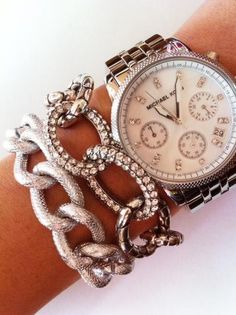 Arm candy Outlet Michael Kors, How To Have Style, Premier Designs, Silver Chain Bracelet, Skagen, Diy Schmuck, Handbags Michael Kors, Arm Candy, Girly Girl