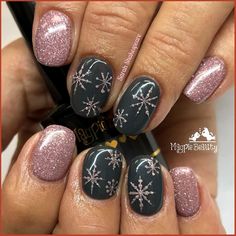 Winter Nails Gel, Ten Nails, Manicure Gel, Her Nails, Snowflake Nails, Christmas Nails Acrylic, Winter Nail Designs, Xmas Nails