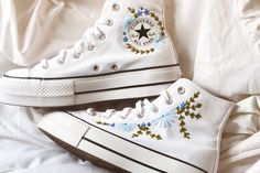 Platform Converse Wedding, Converse Wedding, Converse Wedding Shoes, Custom Wedding Shoes, Embroidered Converse, Cute Converse, Estilo Harajuku, Mode Shoes, Something Blue Bridal