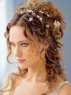 Greek Goddess Hairstyles, Greek Hair, Victorian Hairstyles, Flowers In Her Hair, Goddess Hairstyles, Wedding Hairstyles Half Up Half Down, Penteado Cabelo Curto