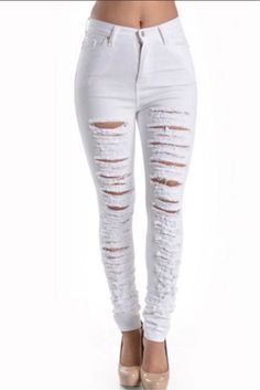 These cute skinny distressed jeans are a must-have. It features a ripped-distressed look with a button and zip-up closure. Has some stretch Material: 98% Cotton 2% Spandex Ripped Fabric, Destroyed Denim Shorts, White Ripped Jeans, Destroyed Denim, Tomboy Style Outfits, Destroyed Jeans, Cute Jeans, Tomboy Fashion, Cute Everyday Outfits