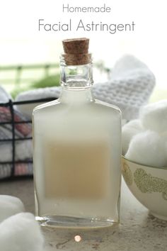 Amazingly simple homemade astringent. Heals acne, reduces pores. Only 3 ingredients you already own! Diy Toner, Homemade Facial, Homemade Makeup, Face Cleaning, Body Butters Recipe, Homemade Lotion, Homemade Facials, Astringent, Natural Diy