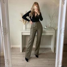 New With Tags Zara The Francois Full Length Faux Leather Trouser Straight Leg Pants. Size Xs Non-Smoking Home Francoise Pants, Zara Jumpsuit, Zara New, Women Formals, Leather Trousers, Faux Leather Pants, Zara Pants, Style Mistakes, Distressed Black Jeans