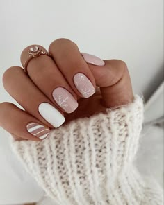 Winter Proposal Nails, Crismas Nails, Winter Sweater Nails, Christmas Nails 2022, Sparkly Christmas Nails, Xmas Nail Designs, Nails 2022