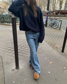 Victoria Paris Outfits, Wintertime Outfits, 대학�생 스타일, Vinter Mode Outfits, Adrette Outfits, Looks Pinterest, Skandinavian Fashion, Paris Mode, Uggs Outfit