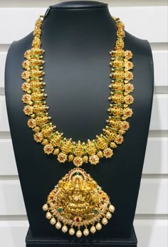 160 gms Elegant Yellow Gold Temple Necklace With Pallu, Gold-plated Chandbali Temple Necklace In Yellow Gold, 22k Gold Bollywood Temple Necklace With Pallu, Hallmarked Gold-plated Temple Necklace, 22k Gold Hallmarked Temple Necklace, Gold Woven Bracelet, Coral Jewelry Set, Kundan Jewellery Bridal