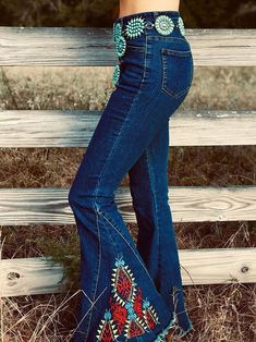 Bell Bottom Jeans Outfit, Country Style Outfits, Western Wear Outfits, Cute Country Outfits, Country Girls Outfits, Western Style Outfits, Western Outfits Women, Vintage Bell, Cowgirl Outfits