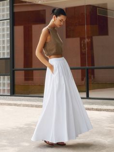 Linen Pleated Maxi Skirt Vacation Hawaii Outfits, Elegant Maxi Skirt Outfit, White Linen Maxi Skirt Outfit, Tier Skirt Outfit, Flamboyant Natural Outfit, Linen Skirt Outfit, White Maxi Skirt Outfit, Riviera Fashion, Maxi Skirt Summer