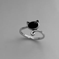 925 sterling silver Stone: Black Agate Finish: oxidized Height: 12.1 mm Can be worn: on multiple fingers and midi ring Symbolizes: prosperity, courage, rebirth, and resurrection Black Cat Ring, Cat Rings, Silver Cat Ring, Ring Cat, Black Agate Ring, Tom Y Jerry, Minimalist Accessories, Cat Ring, Midi Ring