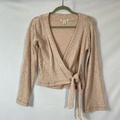 Billabong Long Sleeve Wrap Top. Size Small. Tan Ribbed Fabric Ties In Front . Perfect For Layering. Like New Never Worn Condition Billabong Shirt, Long Sleeve Wrap Top, Wrap Top, Ribbed Fabric, Tan Color, Shirt Top, Billabong, New Color, Top Shirt