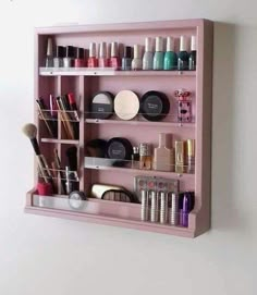 Dusty Pink Makeup, Diy Makeup Organizer, Rosa Make-up, Diy Shelves Bathroom, Beauty Station, Diy Makeup Storage, Make Up Case, Makeup Storage Organization, Nail Polish Storage