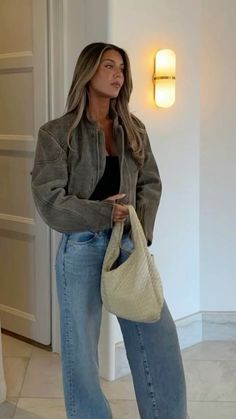 Button Down Shirt Outfit Fall, Winter In Florida Outfits, Late 20s Outfits, Late 20s Fashion Outfits, Winter Fashion Aesthetic, Brim Hat Outfit, Amazon Outfits, Uggs Boots, Amazon Fashion Finds