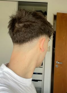 Haircuts For Flat Heads, 16 Guard Haircut, Best Low Fade Haircuts Men, Low Fade Corto, Short Back And Sides Men, Bulky Drop Fade, Warrior Cut Men, Haircuts For Men Mullet, Low Mid Fade