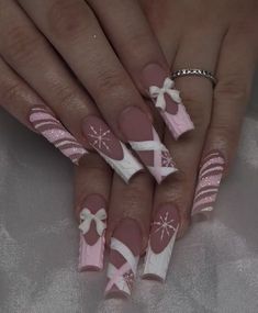 After Christmas Nail Designs, Pink Christmas French Tip Nails, Nail Inspo Acrylic Winter, Pink Winter Nail Ideas, Medium Acrylic Nails Christmas, Winter Nails Pink And White, Nails Acrylic Design 2024, Cute Winter Nail Ideas Simple, Reindeer Nail Art Designs