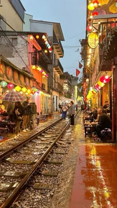 Of course. Vietnam is typically safe at night, for not only adults but also children and female solo travelers. Bahn Mi Aesthetic, Vietnam Train Street, Hoi An Photography, Vietnam Hanoi Aesthetic, Ha Noi Vietnam, Train Street Hanoi, Hanoi Train Street