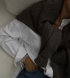 Grey Knitted Sweater Outfit, Victoria Quitzau, Outfit Button Up Shirt, Knitted Sweater Outfit, Long Sleeves Outfit, Sleeves Outfit, Button Up Shirt Outfit, 8 Billion People, Grey Sweater Outfit