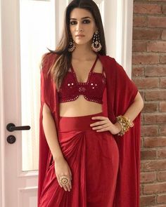 Indian Bridal Blouse Designs, Crop Top With Dhoti, Indo Western Dress Party Wear, Ethnic Crop Top, Fancy Crop Top, Dress Party Wear, Dhoti Saree, Designer Sari