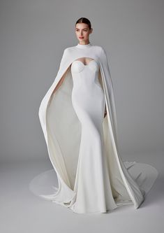 Pronovias Wedding Dress Off White / 0 Pronovias: Alexandrine Moab Wedding, Wedding Dress With Sweetheart Neckline, Dress With Sweetheart Neckline, Crepe Gown, Classic Brides, Mermaid Silhouette, Bride Look, Marchesa, Mermaid Wedding