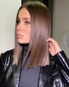 Hair Color Straight Hair, Balayage Hair Brunette With Blonde, Brown Hair Trends, Hair Color For Brown Skin, Brown Hair Inspiration, Balayage Hair Caramel, Short Hairdos, Brunette Balayage Hair, Hair Tutorials For Medium Hair