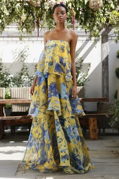 Sachin & Babi RTW Spring 2016. [Photo: Kyle Ericksen] Party Outfit For Teen Girls, Sukienki Maksi, Trendy Party Outfits, Casual Party Outfit, Holiday Dress, Yellow And Blue, Looks Style, Trendy Dresses, Floral Maxi Dress