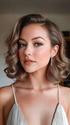 Hair Styles Wedding Short Hair, Mob Half Up Hairstyles, Gala Ball Hairstyles, Curled Hair Side Pinned Back, Curls To The Side Hairstyle, Formal Hairstyles Side Swept, Side Swept Curls Wedding, Side Part Hollywood Waves Medium Hair, Short Hair Styles For A Wedding Guest