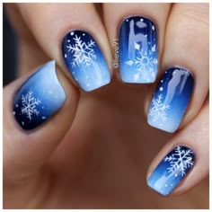 Diy Christmas Nail Art, Blue Christmas Nails, Snowflake Nail Design, Christmas Nails Diy, Christmas Nail Art Easy, Holiday Nails Winter, Festive Nail Art, Christmas Nails Easy