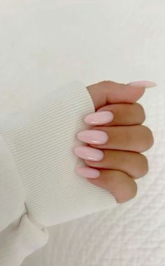 Super cute ballet pink nail inspo Simple Almond Nails Designs Neutral, Solid Colour Nails, Unghie Sfumate, Colorful Nails, Her Nails, Nails Pink, Neutral Nails