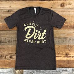 UNISEX Dirt Never Hurt Tee - Brown – This Farm Wife Mud Riding, Gross Things, Kitty Hawk, Nature Friendly, Body Sculpting, Printed Shirts, Leather Bag