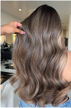 Woman with medium brown hair and blonde highlights. Cute Brunette Hair, Face Framers, Caramel Streaks