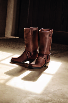 Nothing says American craftsmanship like the Frye Harness Boot. Inspired by the Civil War cavalry, this iconic boot is American craftsmanship at its best. Not for the faint of heart, this boot is uncompromising and gets better with age. Unlined with rugged, rubber bottoms, it needs a certain type to make this boot her own. Made in USA and sourced from domestic and imported products. Evermore Era, Boots Wedding, Frye Harness Boots, The Frye Company, Harness Boots, Frye Boots, Black 13, Fall 2023, Black 7