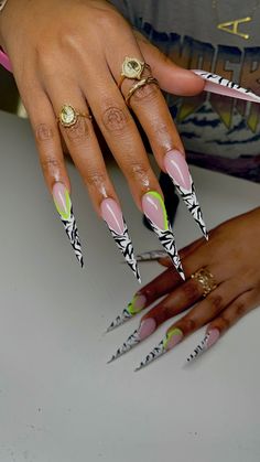 Baddie Stiletto Nails, Long Stiletto Nails Designs Unique, Stiletto Nails Designs Unique, Nail Design Glitter, Long Acrylic Nail Designs, Drip Nails, Ombre Acrylic Nails, Stiletto Nails Designs