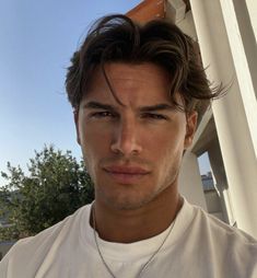 Short Flow Haircut Men, Middle Part Hairstyles Men, Middle Part Haircut, Boyfriend Hair, Mens Haircuts Straight Hair, Young Men Haircuts, Haircuts Medium, Permed Hair