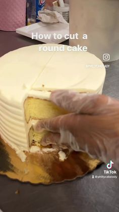 Here's a better way to cut a round birthday cake. We've been butchering them for yearsss 😂 #phillycakelady #cakes #phillybakery #desertlife #baker... | By 4 Every Occasion Cakes & Cupcakes - Phillycakelady Round Birthday Cakes, Circle Cake, 10 Inch Cake, Cake Hacks, Cake Baking Recipes, Bridal Shower Cakes, Cake Sizes, Birthday Cake Recipe