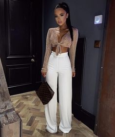 Mens Fashion Sweaters, Women Long Sleeve Dress, Sporty Outfits, Suit Fashion, White Pants, Night Outfits, Primavera Estate, Look Fashion, Classy Outfits