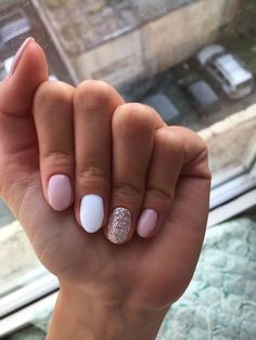 Manicure Ideas Glitter, Labor Nails Pink, Blended Liner Makeup, Short Acrylic Nails Simple Color, Pink And White Gel Nails Short, Short Acrylic Nails Coffin Spring, Nails With Sparkles Accent, Gel Nails No Tips, Nails For August 2023