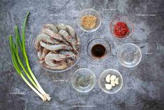 the ingredients to make this dish include shrimp, garlic and seasoning in small bowls