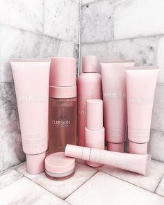 friday morning routine ☀️ cute pic by @michelle.lamirande 🌸 #kylieskin Diy Deodorant, Peeling Mask, Kim K Style, Night Skin Care Routine, Kardashian Kollection, Morning Skin Care Routine