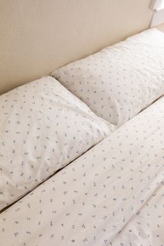 Crisp and soft to the touch, the Celeste duvet is made with high-quality cotton with a delicate blue floral pattern. Button closure at bottom with visible pearled ivory buttons. 100% cotton. Made in Portugal. Patterned Bed Sheets, Pink Quilt Set, Floral Bed Sheets, Coquette House, Pink Quilt, Pocket Envelopes, Blue Sheets, Floral Pillowcase, Blanket For Bed