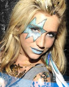 A reference picture to put beside the makeup table at a girl's rockstar party~ Rock Star Makeup Halloween, Kesha Glitter, Rockstar Makeup Ideas, Kesha Halloween, Kesha Costume, Kesha Makeup, Girls Rockstar