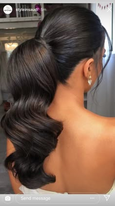 Pony Bridal Hairstyles, Hair Upstyles Wedding, Hair Upstyles Wedding Guest, Classic Hairstyles Women Classy, Wedding Guest Ponytail Hairstyles, Elegant Ponytail Hairstyles Wedding, Bridal Hair Ponytail, Sleek Bridal Hair, Hairstyles Elegant Classy