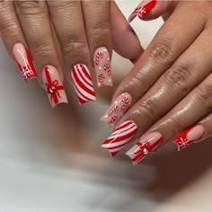 Christmas Nail Black Women, Christmas Film Nails, Baddie Holiday Nails, Cute Christmas Nails Acrylic Square, Christmas Coffin Shaped Nails, Red Christmas Nail Set, Christmas Mickey Mouse Nails, Gel X Nail Designs Christmas