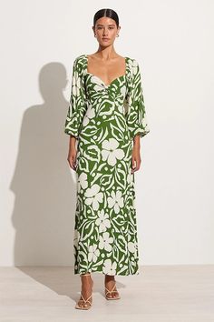 The Ondina Midi Dress in Pavito Floral Olive is designed with a flattering sweetheart neckline, long voluminous sleeves, shirred back panel and a gathered skirt that falls effortlessly to a full length hem. Considerately crafted with rayon crepe fibres from renewable wood sources and hand-printed with large contrast blooms for a statement finish. Perfect for any date night or tropical occasion. Elegant Maxi Dress Floral, Trending Womens Dresses, Mother Of The Bride Dress For Tropical Wedding, Midi Dress With Sleeves Lulus, Midi Dress With Ruffle Sleeves, Elegant Floral Dress Maxi, Elegant Midi Dresses Casual, Floral Mother Of The Bride Dresses Modern, Spring Floral Print Dress